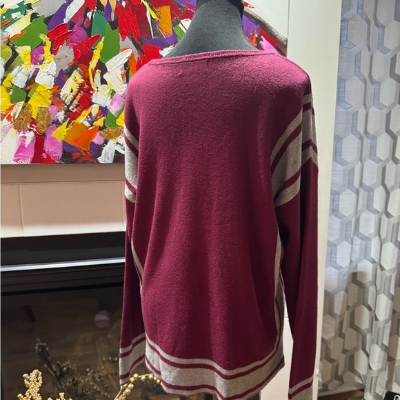 Liz Claiborne Beautiful oversized Scoop Neck Sweater Ptp 23 lenght 24” - Picture 5 of 7